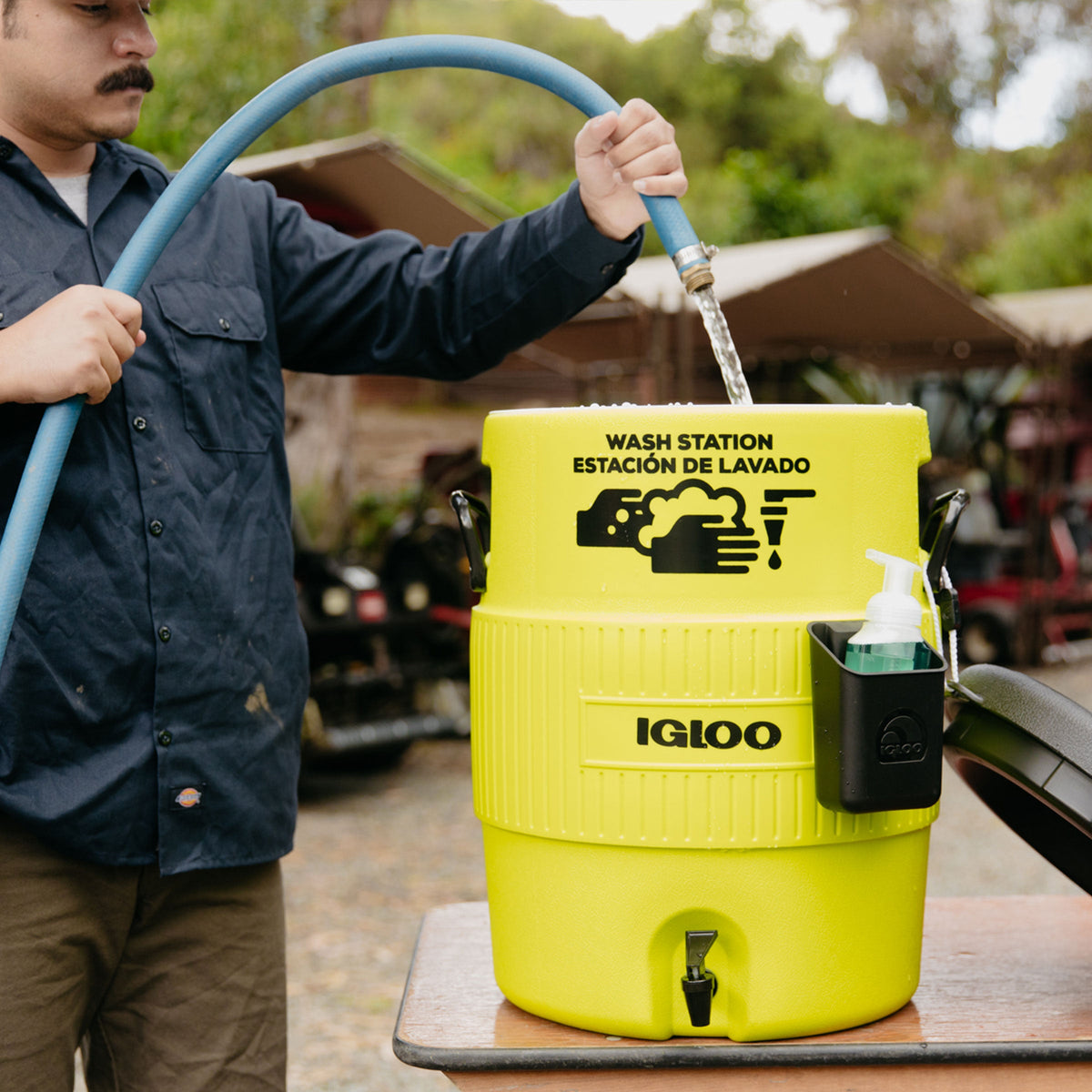 5-gallon-handwash-station-d8 00042260_lifestyle1.jpg