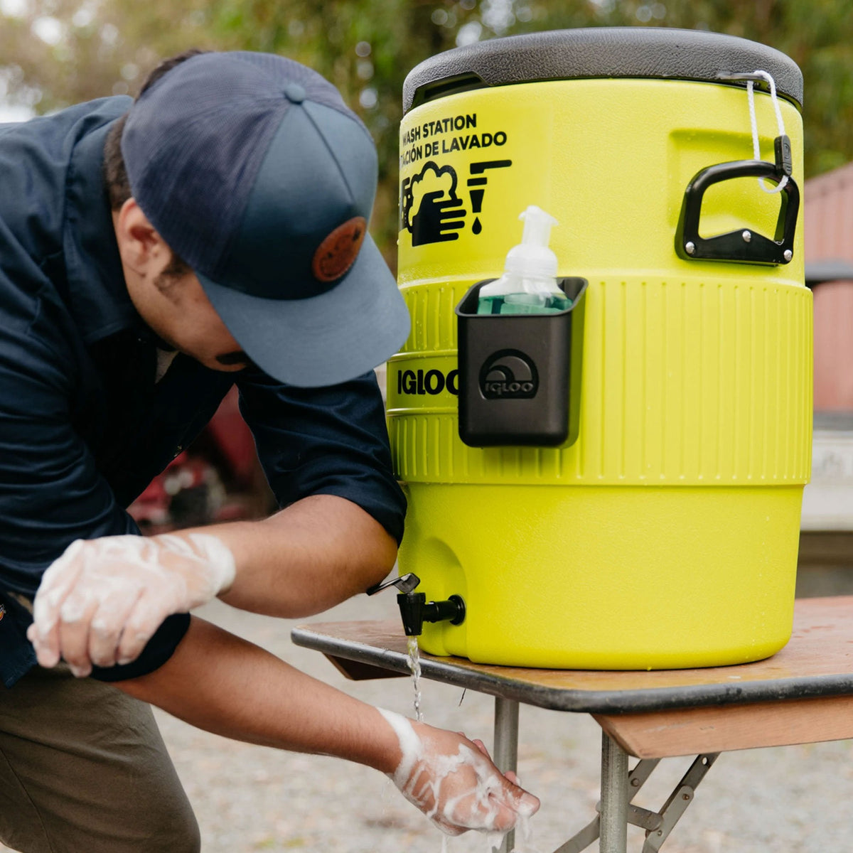 10-gallon-handwash-station-c5 00042261_lifestyle2.jpg